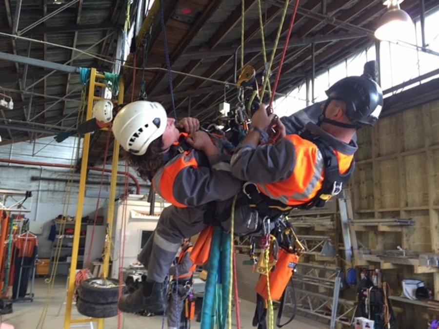 Mid rope to rope transfer rescue in action